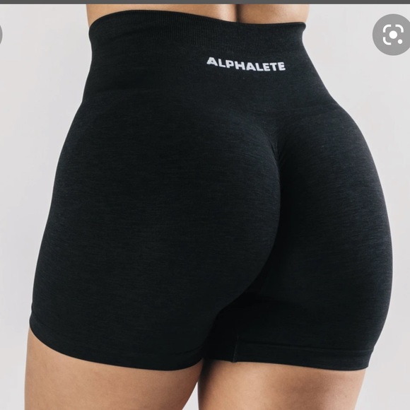Alphalete Pants - Alphalete amplify shorts in Black Marl